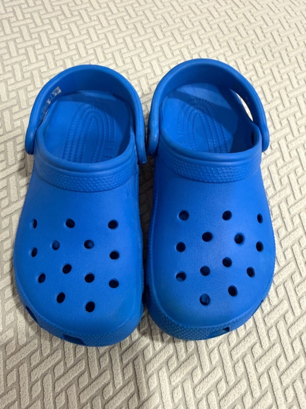 Crocs Blue Royal Unisex J 4 Women’s 6 Classic Clogs boys women’s men